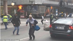 Dyshohet për Akt terrorist  në Suedi, një kamion hyn mes turmës së njerëzve