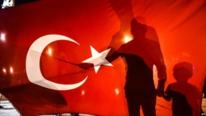 Referendumi në Turqi: Gjysma e hënës që nuk pyet për gjysmën tjetër