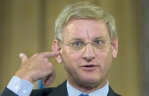 Bildt:“Tanimë edhe në Shqipëri situata politike është në prag kolapsi. Maqedoni është keq mjaftueshëm”