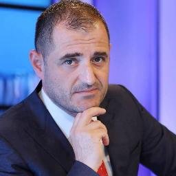 Çim Peka: Basha që e merrnin peshë të lehtë e ka mbërthyer në një cep të ringut Ramën dhe hajduten kroate “Lahutina”. Prisni nuk keni parë gjë akoma…!
