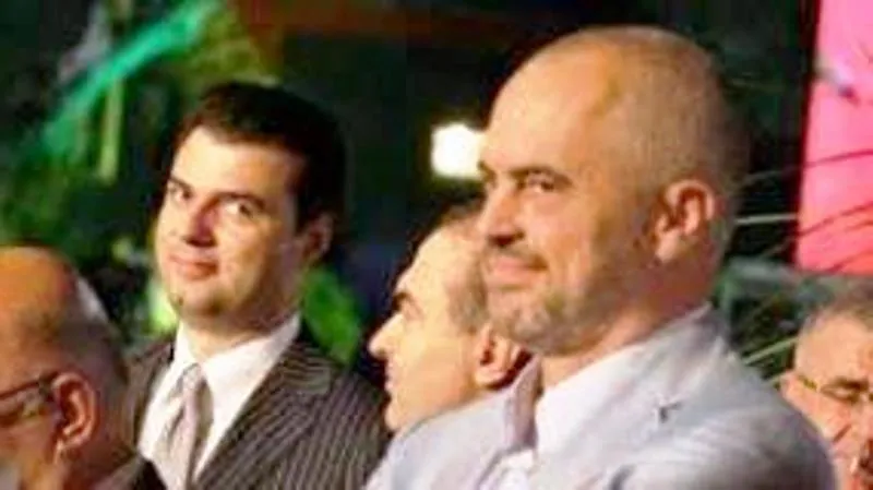 PËRSE DUHEJ GJITHË KJO VONESË?!