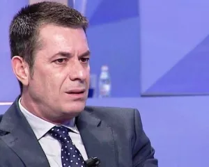 ”Plas sherri në “Opinion” Vangjeli-Rakipllari, shahen live!