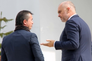 Niveli intelektual i kandidatëve për deputet të PS në Tepelenë, i  një nxënësi të dobët në klasat fillore