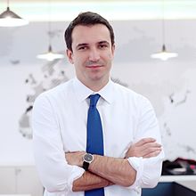 “Shihni sa shumë punoj”, mburrjet e Veliajt,