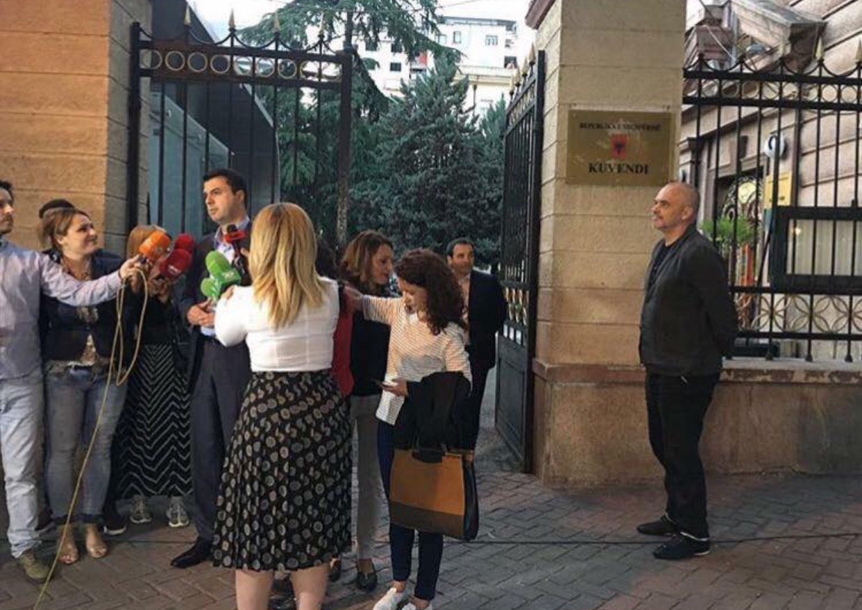 Fiks Fare /Videohumor/Marrëveshja që u arrit midis Bashës dhe Ramës