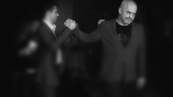 Pakti që i nxorri të gjithë lakuriq
