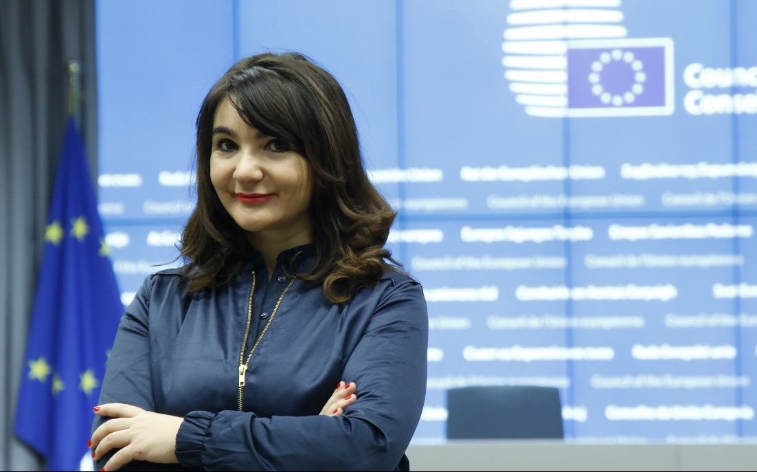 Maja Koçijançiç i pergjigjet gazetares Erisa Zyka