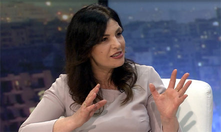 Jozefina  Topalli edhe  kur e ka gabim , ka të  DREJTE!