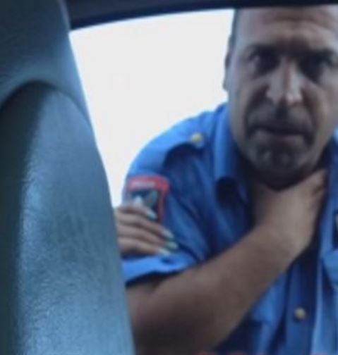 Skandali/ “T’i këpus të dy duart”, polici dhunon fizikisht gazetare