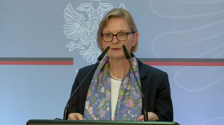 Ambasadorja gjermane në vendin tonë  Susanne Schutzka përshëndet vendimin e PS-se