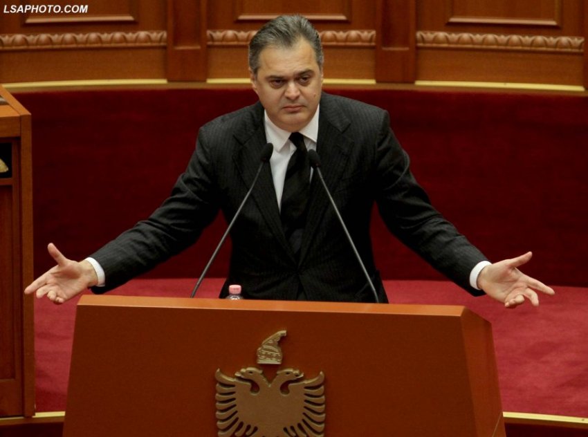 Blushi kundër të gjithëve: Rilindja, Çadra dhe Partia e Presidentit në një qeveri!