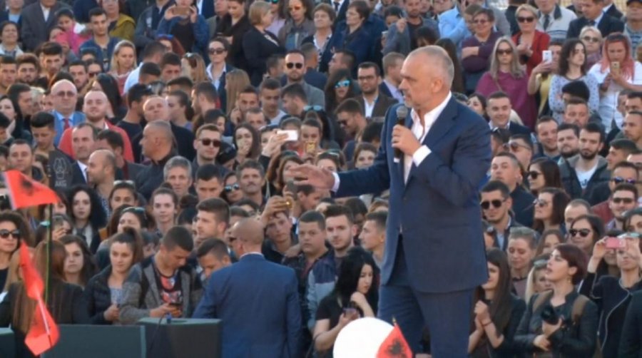 Kryeministri Rama i mbledh me autobuzë gjimanzistët në Gramsh për miting