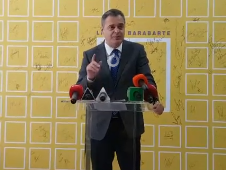 Blushi:Berisha ka rene ne dashuri me Ramen, ky i fundit ka vite qe nuk lexon libra,pervec librit te hileve