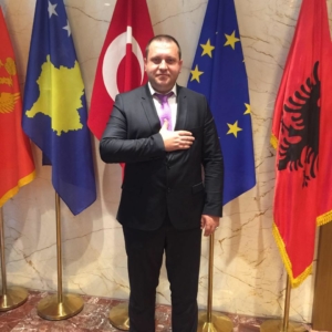 Lavdi çdo pike gjaku te derdhur per atdhe! Politikanet e tranzicionet ia thane damaret Shqiperise