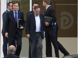 Foto e ditës : David McAllister dhe Knut Fleckenstein  “duarbosh”