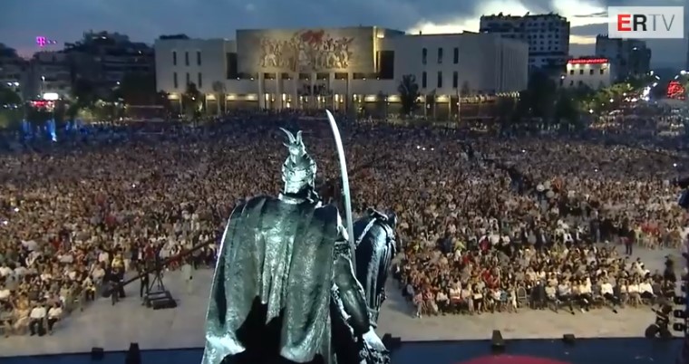 Rama : Lot dhe emocione në përurimin e sheshit të ri ‘Skënderbej’.
