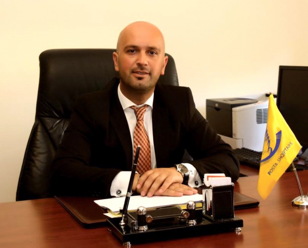 Shkarkohet kreu i Postës Shqiptare Majlind Lazimi