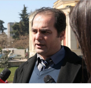 HISTORIA PERSERIT VETEN, HEREN E PARE SI TRAGJEDI DHE TE DYTEN SI FARSE (K. Marks)!