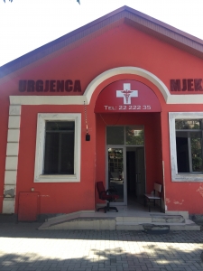 Video/ Urgjenca në mes të Tiranes nuk ka asnjë mjek