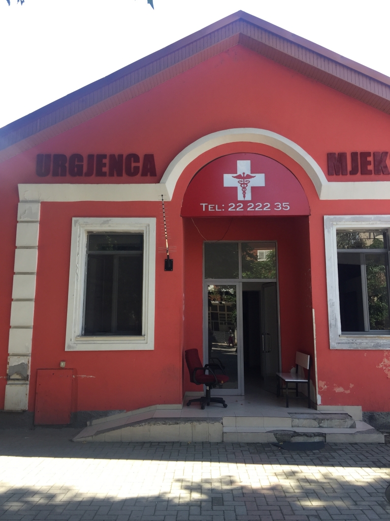 Video/ Urgjenca në mes të Tiranes nuk ka asnjë mjek