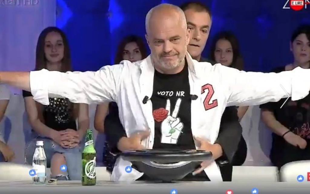 Video/ Rama po vjedh simbolet e PD-së