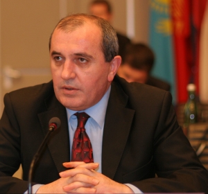 Mustafaj: Basha të japë dorëheqjen që sot, Berisha të organizojë zgjedhjet në PD