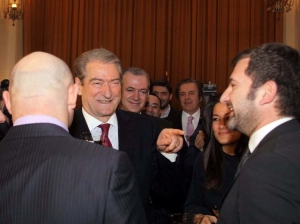 Andi Bushati: Sali Berisha është kapur peng nga “Rilindja”
