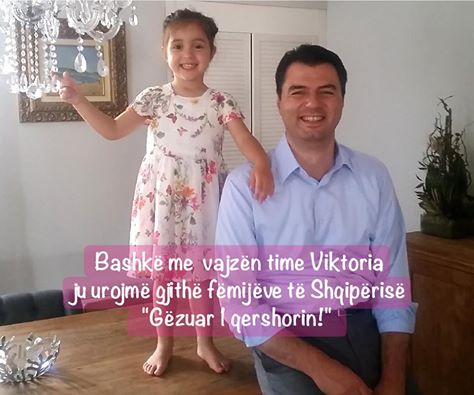Viktoria  dhe unë ju urojmë “Gezuar 1 Qershorin” gjithë fëmijëve të Shqipërisë