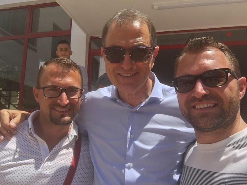 Shqiptari De Biasi voton: I di problemet e Shqipërisë prandaj nuk kisha dyshime për zgjedhjen time