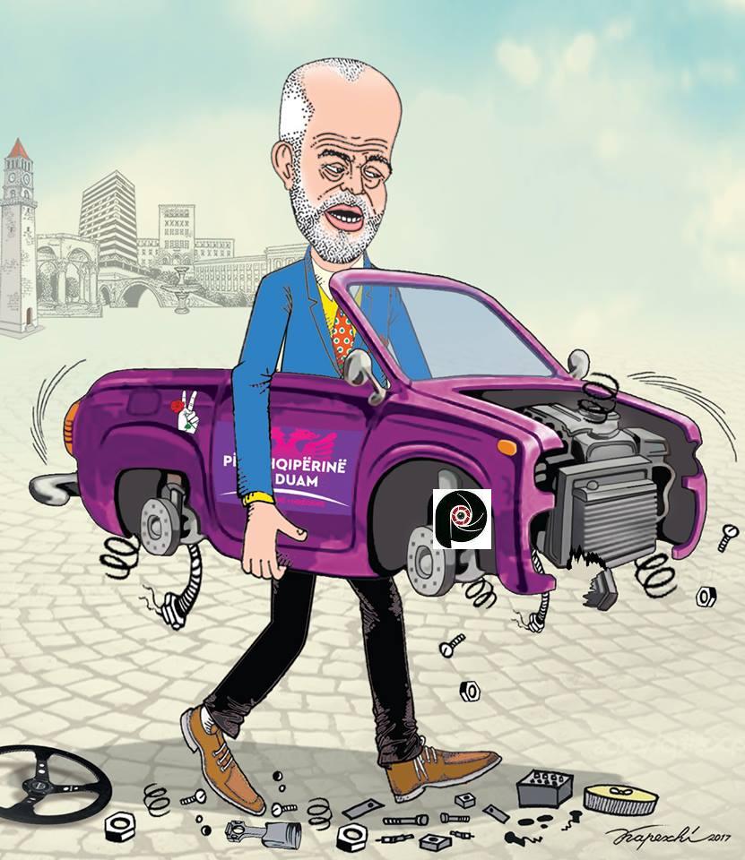 Kur nuk ke patentë e mban në krahë makinën!