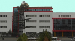 Nxënësi i Gjuhëve të Huaja pret damarët