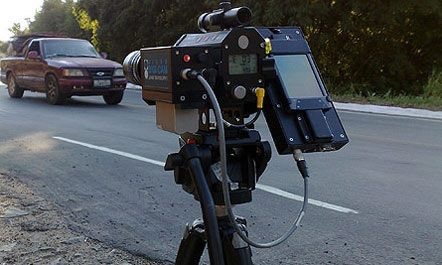 Radari heq 19 leje drejtimi dhe 40 gjoba ne Kavaje