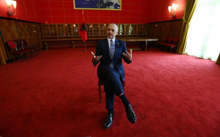 Artisti i Talentuar paraqet vizionin e Tij të lavdishëm për kombin