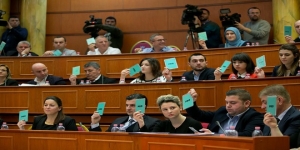 Këshilltarët e LSI rikujtojnë 3 kushte për rritjen e çmimit të ujit
