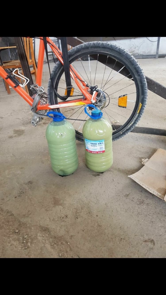 Shikoni cilesine skandaloze te naftes qe ka hequr nga serbatori i makines nje qytetar?