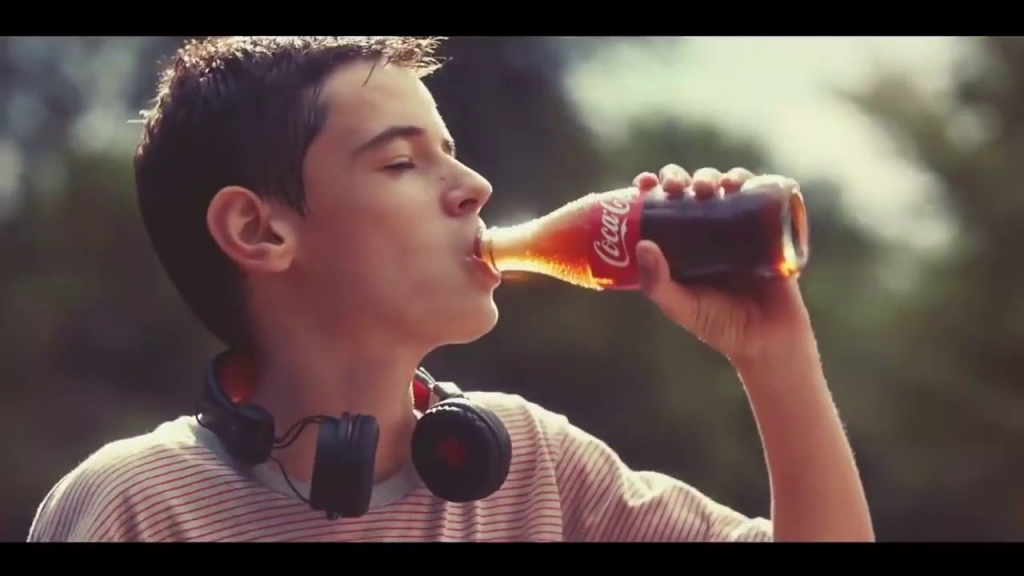 Nuk keni uje? Pini coca cola!
