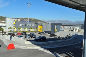 NIPI I DEPUTETIT TË PS QË FAVORIZOHET NGA DREJTORESHA E DOGANËS DHE KALON KONTINIERËT PLOT PA U VERIFIKUAR”