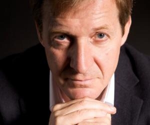 Campbell:Veliaj kurse yoga falas pranë parkut të madh të liqenit Tiranes