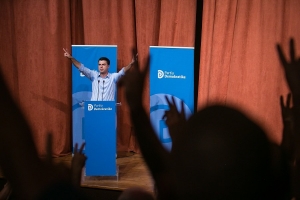 PD :U mbyt personi i 23 dje ne det dhe qeveria fle.
