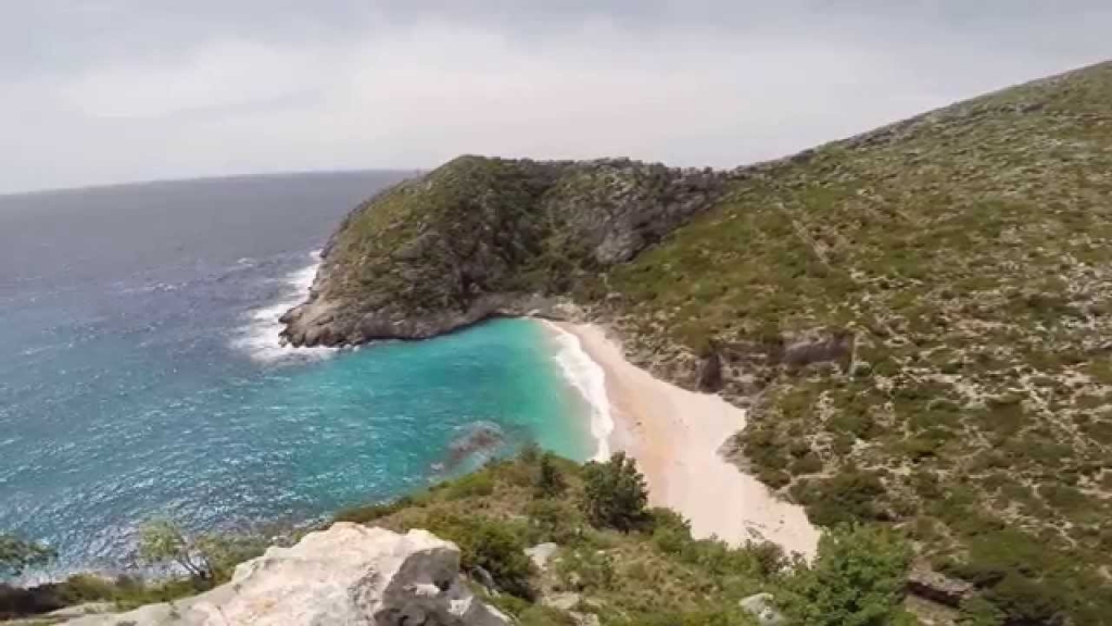Gjykatesi qe bëri varrmihësin vlonjat, pronar të Karaburunit