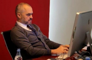 Degjeneron konflikti mes Ramës dhe komentuesit.  “Paç fatin e atyre që u mbytën”