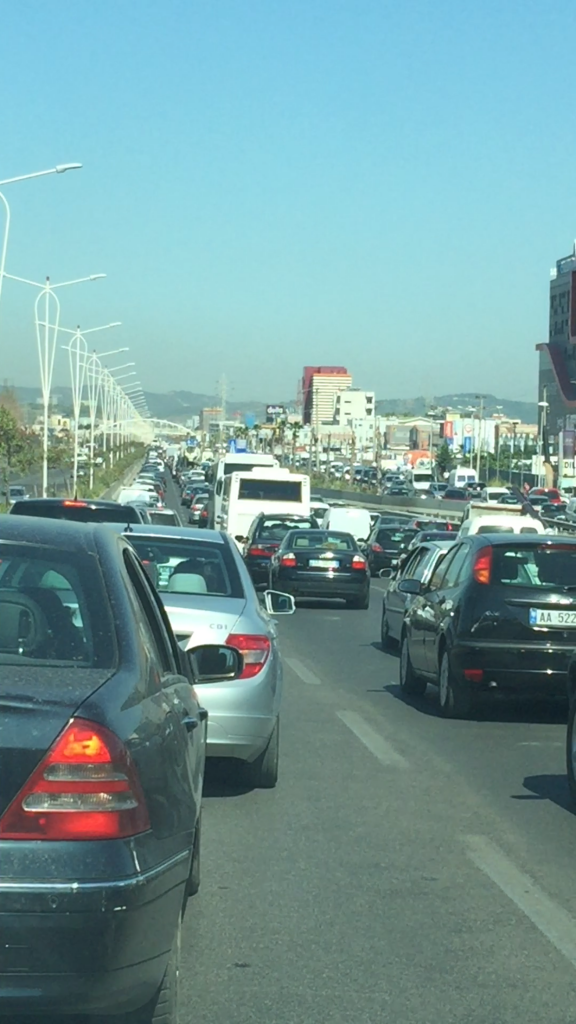 Trafik në rrugën Tiranë -Durrës