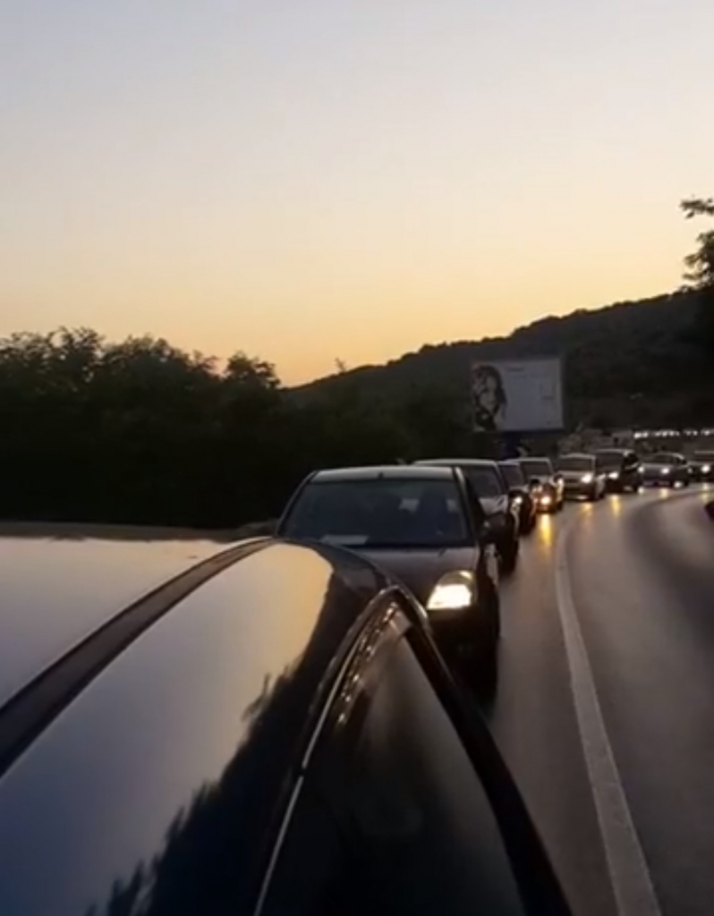 Trafik dhe kaos ne segmentin rrugor Levan – Fier