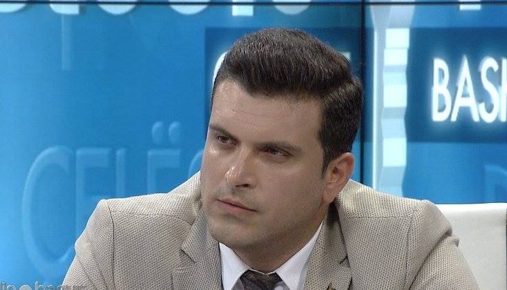 KËNDI I FLETËRRUFEVE! Unë po shtoj emrin e 101 në listë!