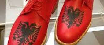 Kryeministri me atlete te bardha, Shqiperia me kepuce te kuqe!
