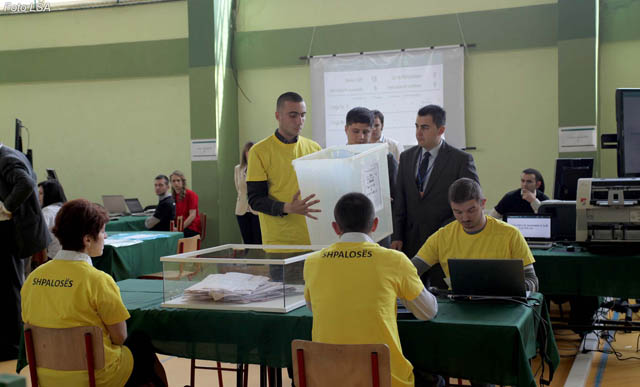 76 numëruesit që vodhën votat/ KQZ i kallëzon penalisht