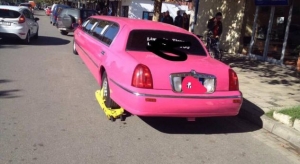 Veliaj nuk ndalet, i vendos bllokuese edhe makinës së nuses (Foto)
