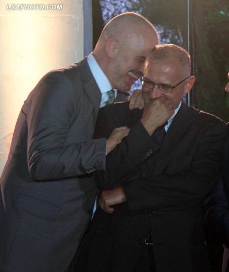 Vasili i tregon nje përrallë Rames