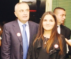 Meta ulet nesër në karriken e Presidentit