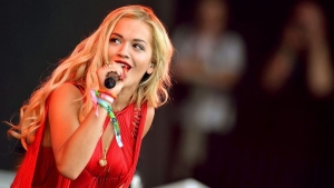 VIDEO/ Këngëtarja Rita Ora ka tani një angazhim të ri në karrierën e saj.